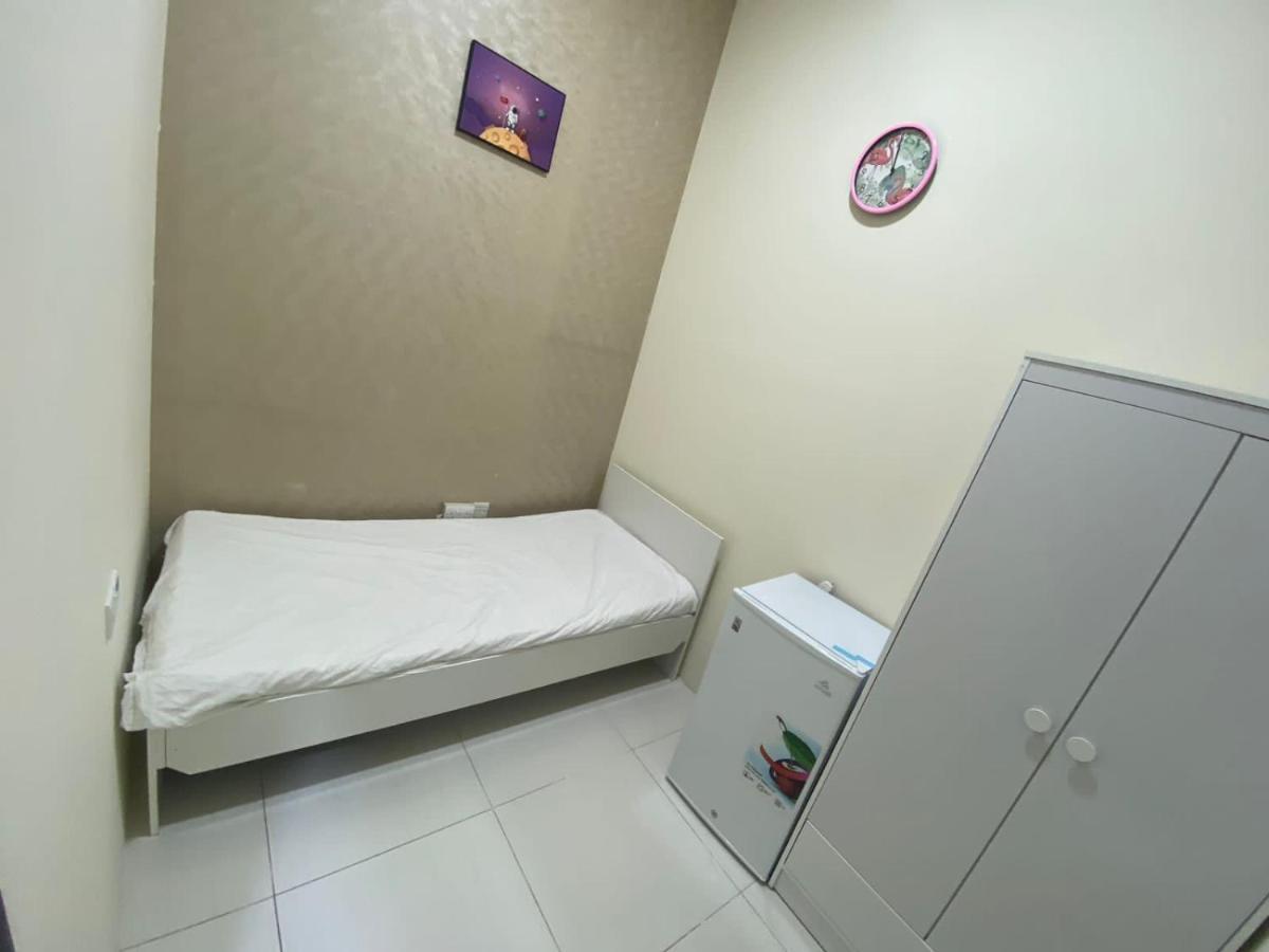 Small Budget Rooms For 'Girls' Only In Dubai, Marina Экстерьер фото