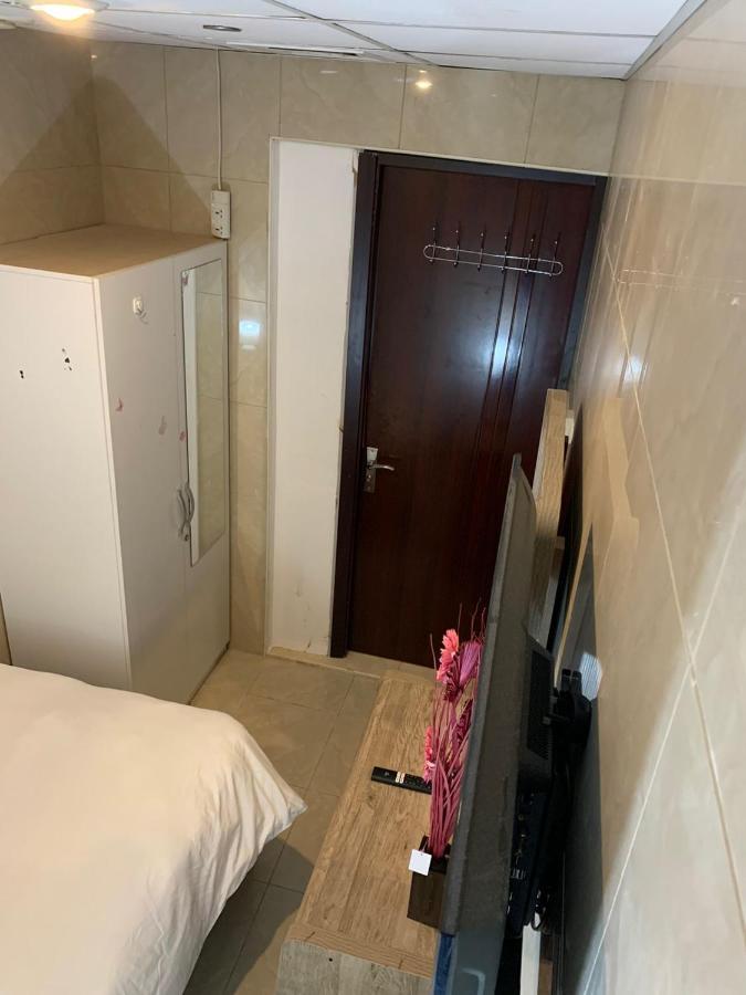 Small Budget Rooms For 'Girls' Only In Dubai, Marina Экстерьер фото