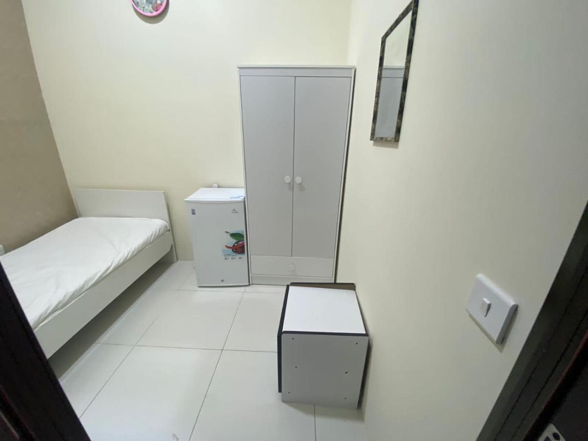 Small Budget Rooms For 'Girls' Only In Dubai, Marina Экстерьер фото