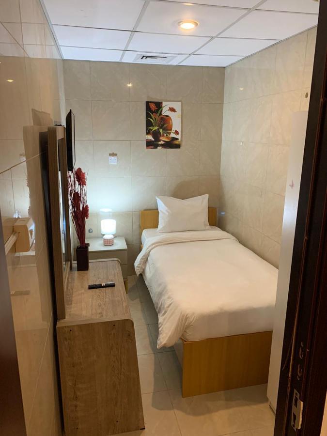 Small Budget Rooms For 'Girls' Only In Dubai, Marina Экстерьер фото