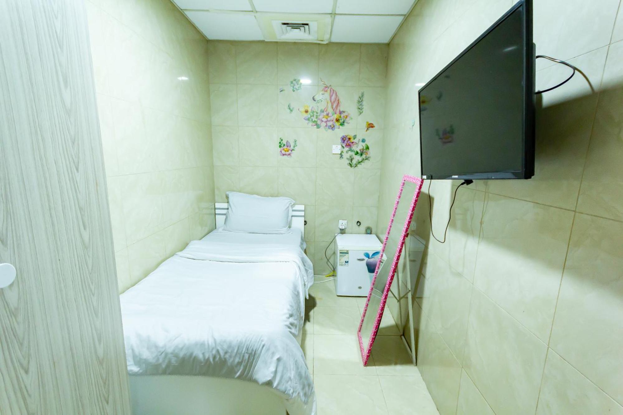 Small Budget Rooms For 'Girls' Only In Dubai, Marina Экстерьер фото