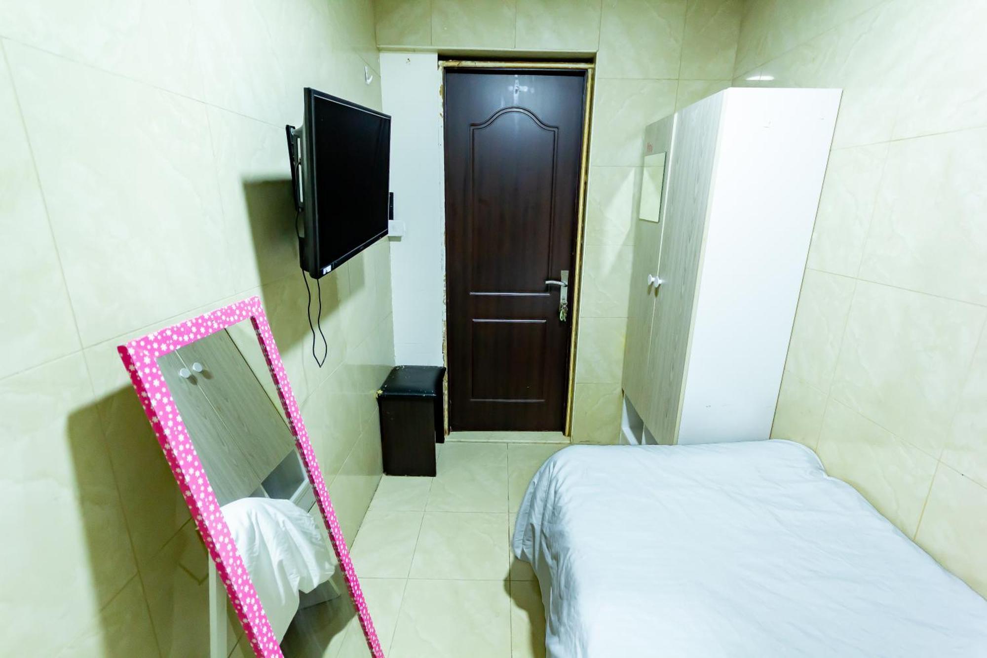 Small Budget Rooms For 'Girls' Only In Dubai, Marina Экстерьер фото