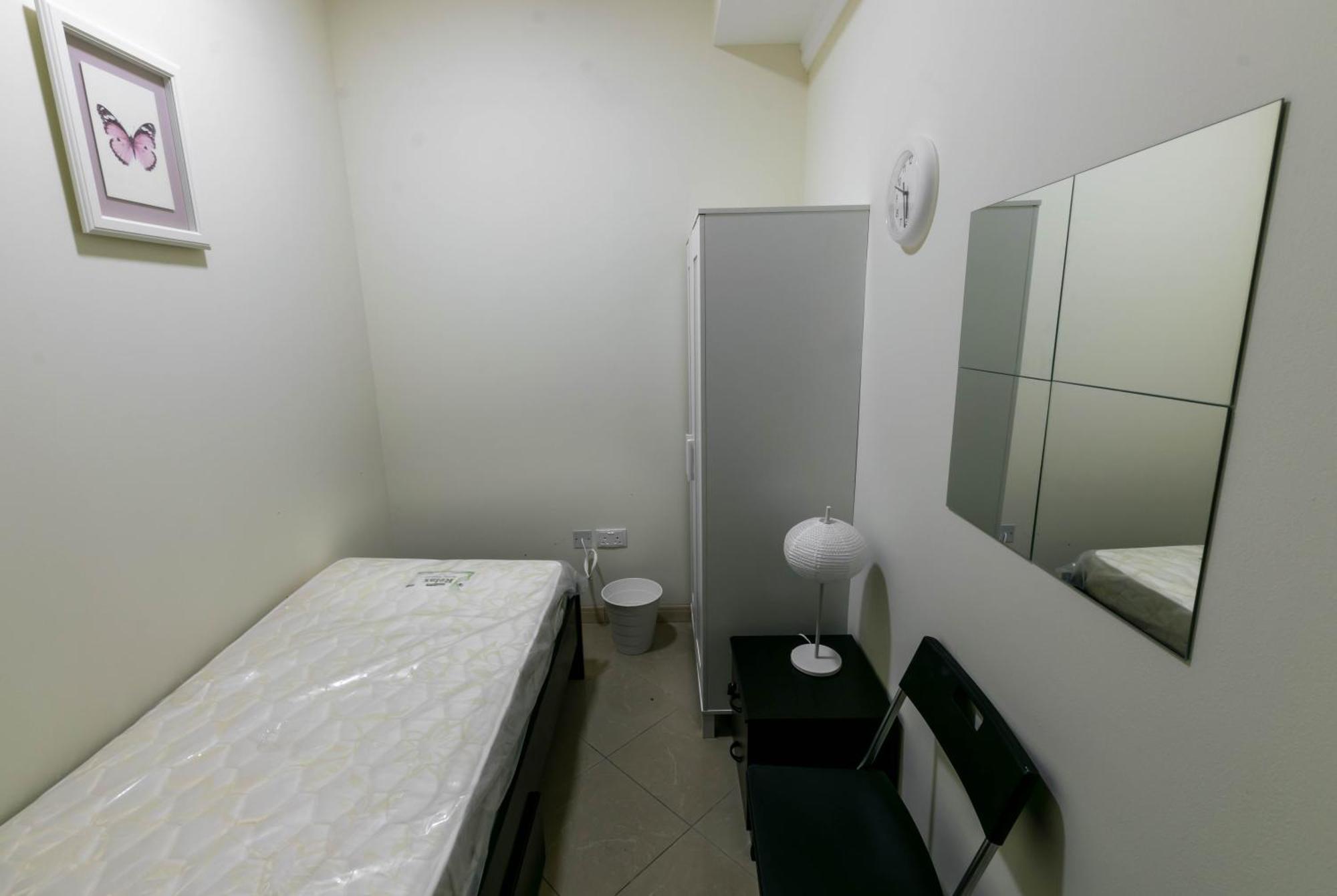 Small Budget Rooms For 'Girls' Only In Dubai, Marina Экстерьер фото