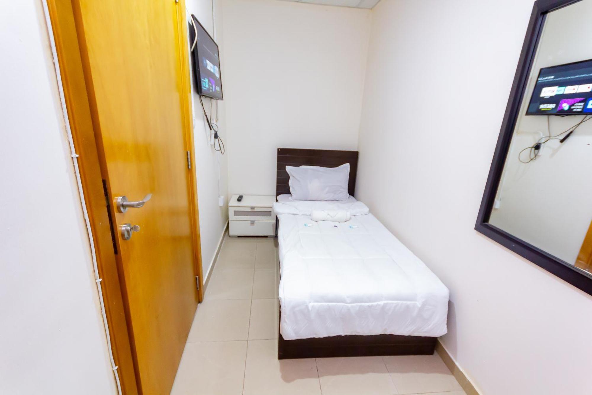 Small Budget Rooms For 'Girls' Only In Dubai, Marina Экстерьер фото