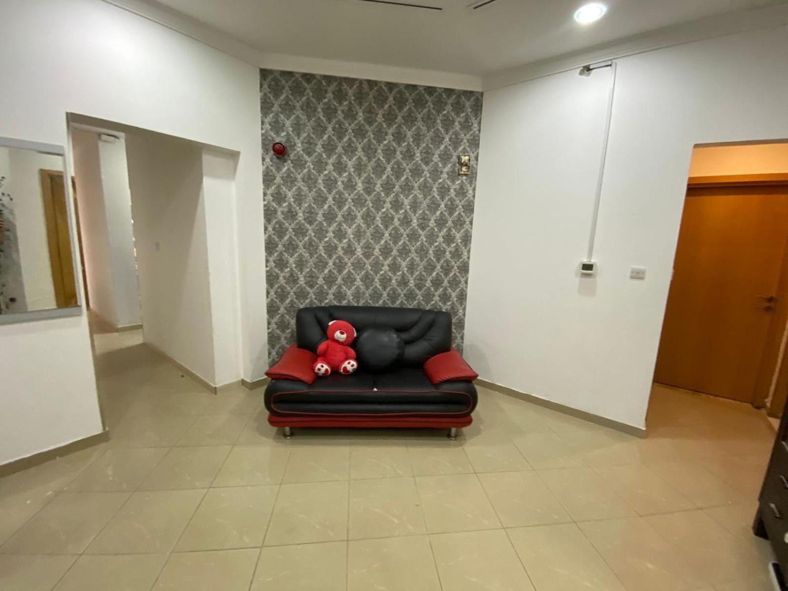 Small Budget Rooms For 'Girls' Only In Dubai, Marina Экстерьер фото