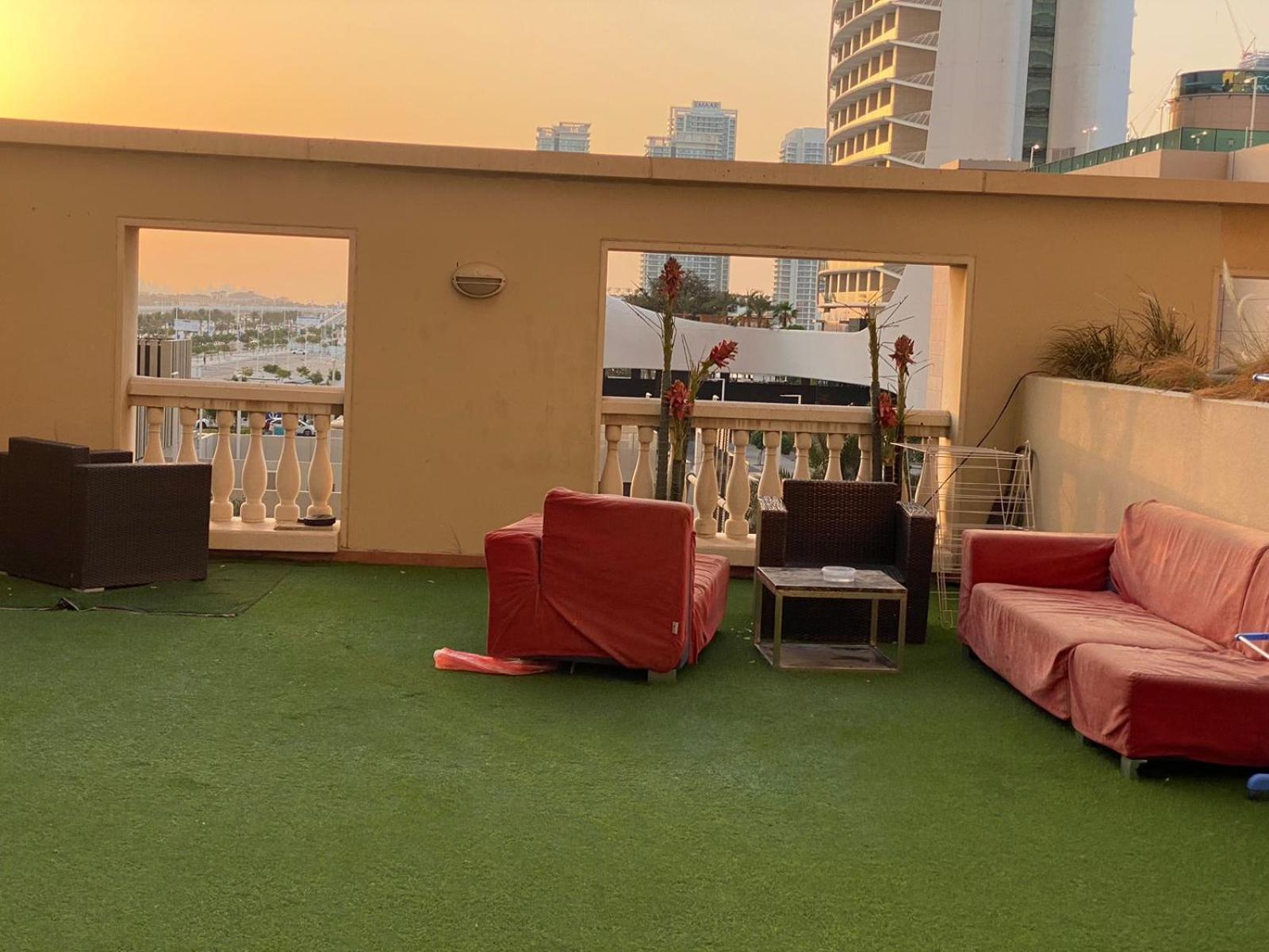 Small Budget Rooms For 'Girls' Only In Dubai, Marina Экстерьер фото