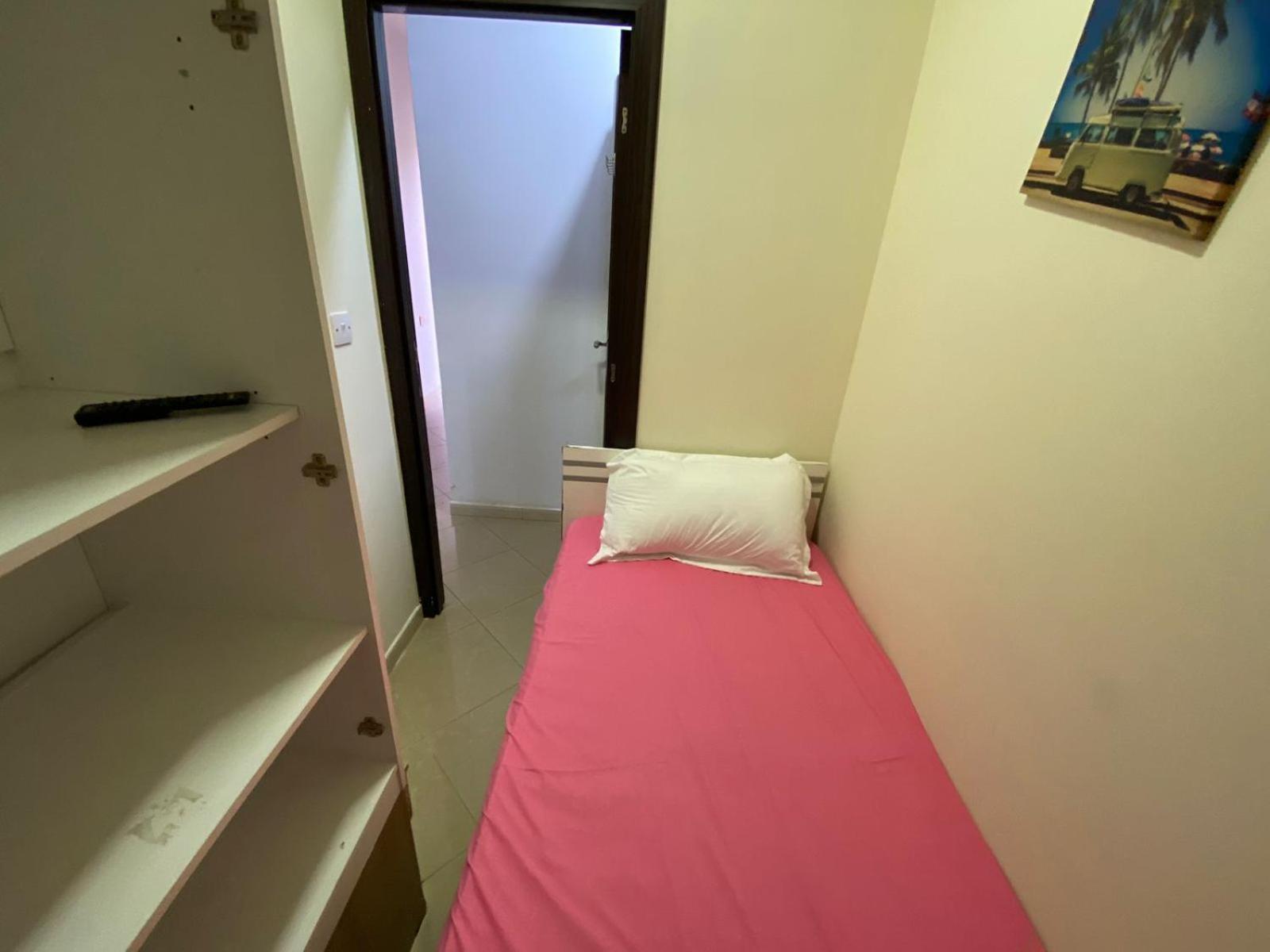 Small Budget Rooms For 'Girls' Only In Dubai, Marina Экстерьер фото